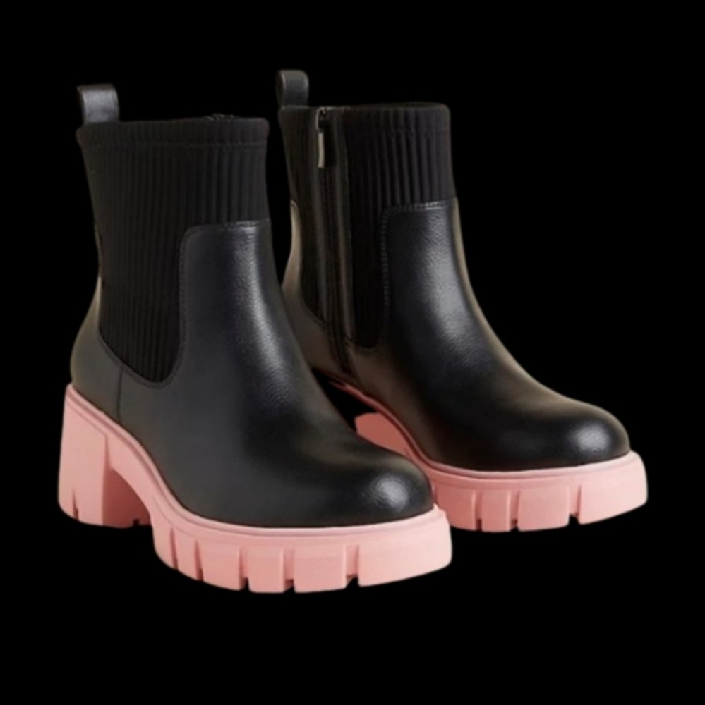 Color Block Rain Booties 🩷🖤